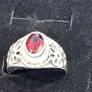 925 sterling silver with garnet ring 7